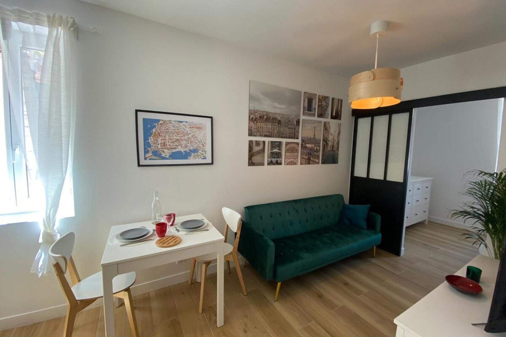 06An - Beautiful Apartment In The Heart Of Old 昂蒂布 外观 照片