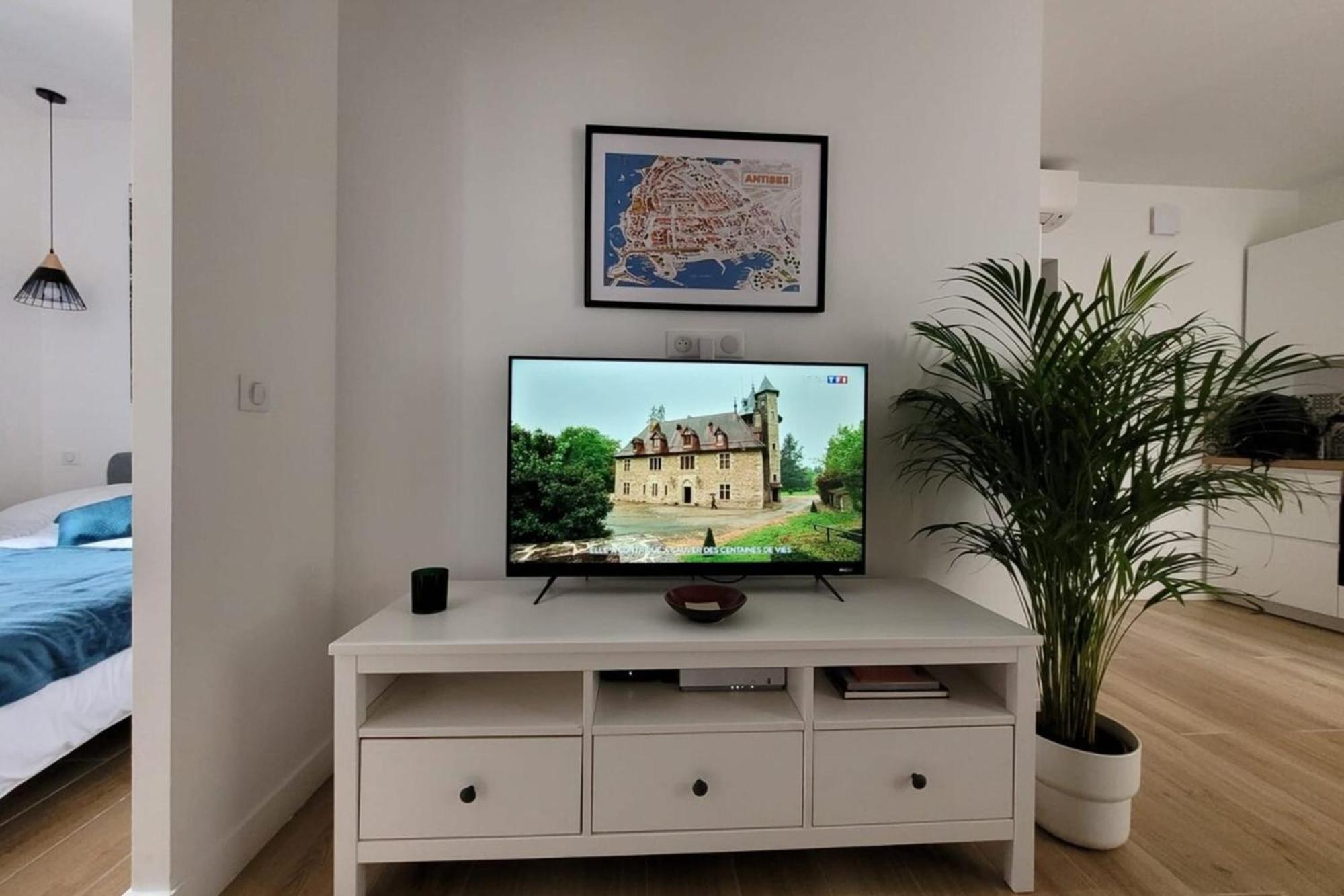 06An - Beautiful Apartment In The Heart Of Old 昂蒂布 外观 照片