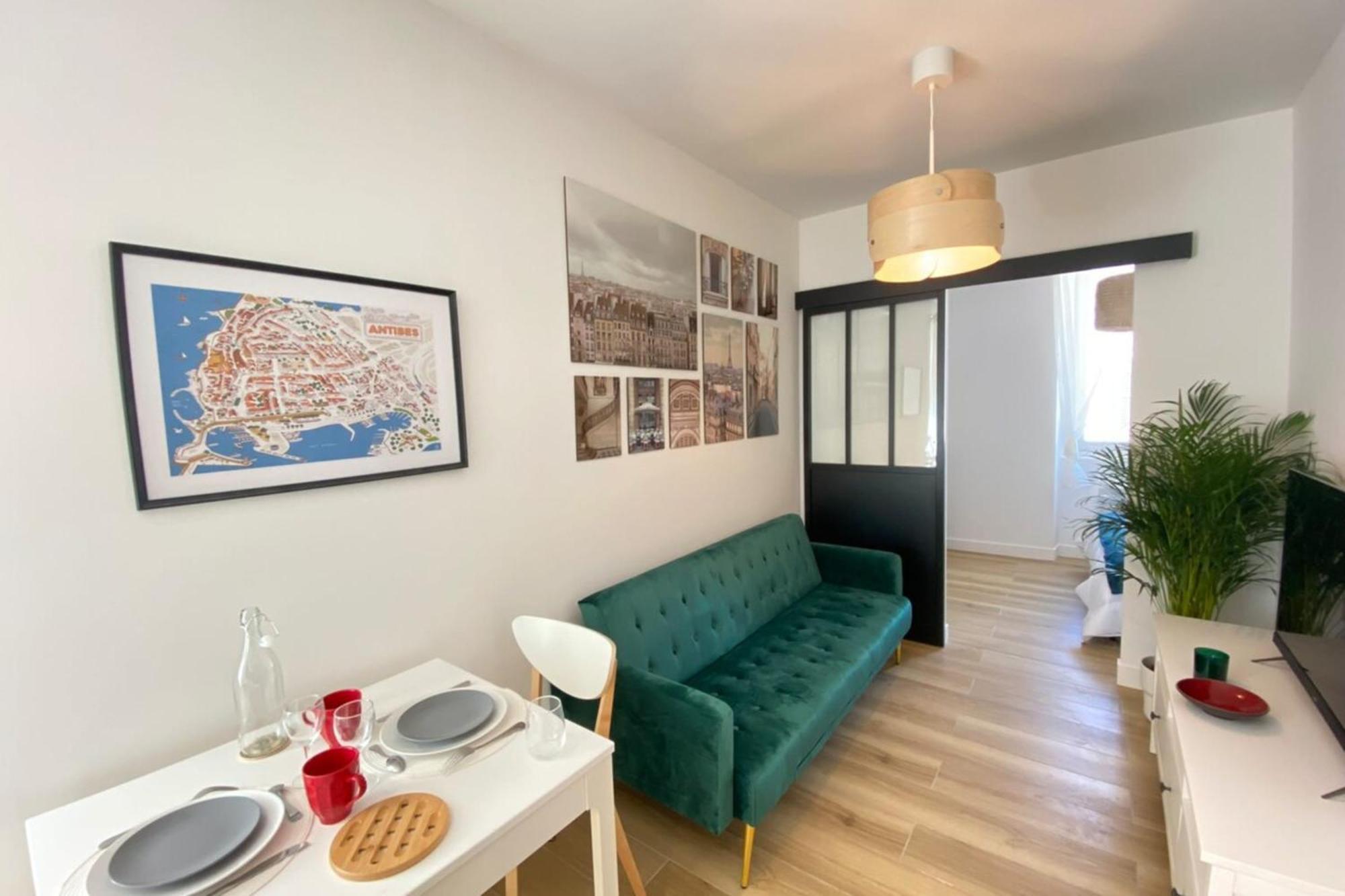 06An - Beautiful Apartment In The Heart Of Old 昂蒂布 外观 照片