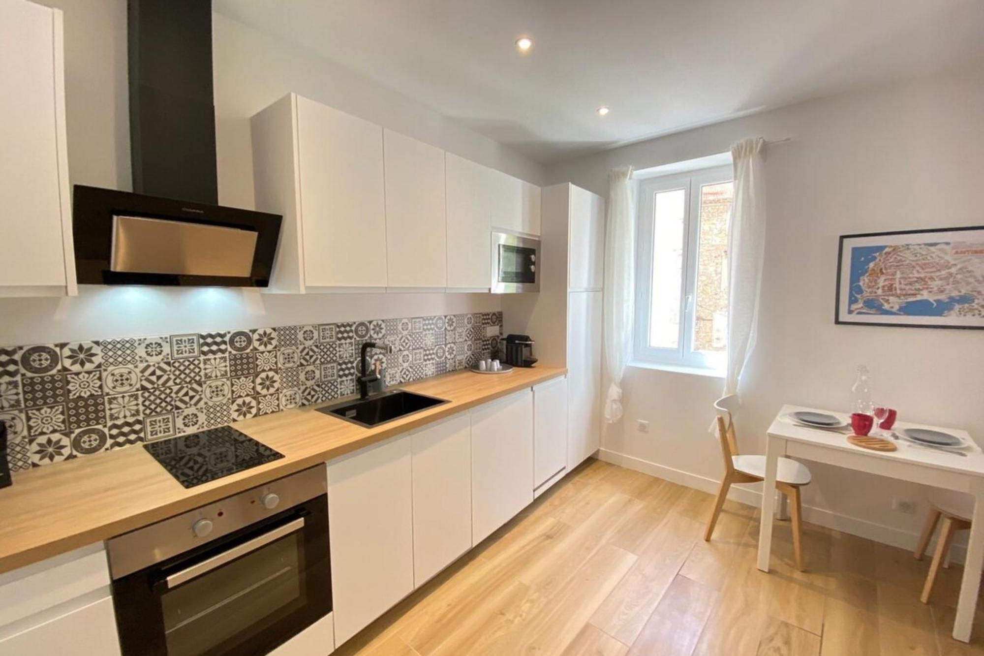 06An - Beautiful Apartment In The Heart Of Old 昂蒂布 外观 照片