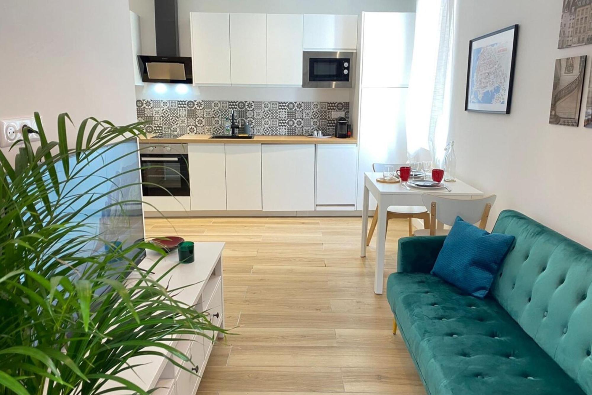 06An - Beautiful Apartment In The Heart Of Old 昂蒂布 外观 照片